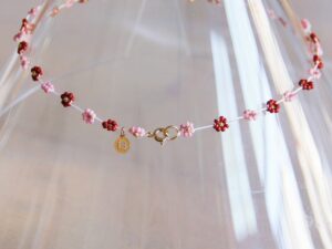 Ketting met madeliefjesbloem - lila/bordeaux