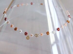 Ketting met madeliefjesbloem - mix nude