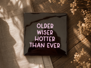 Tegeltje - Older wiser hotter than ever